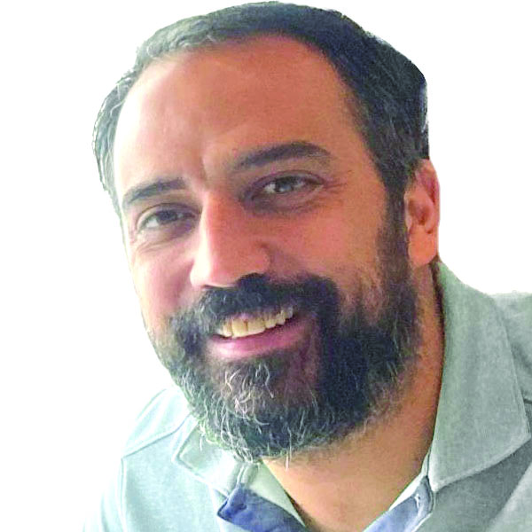 Alejandro Guzman head shot.